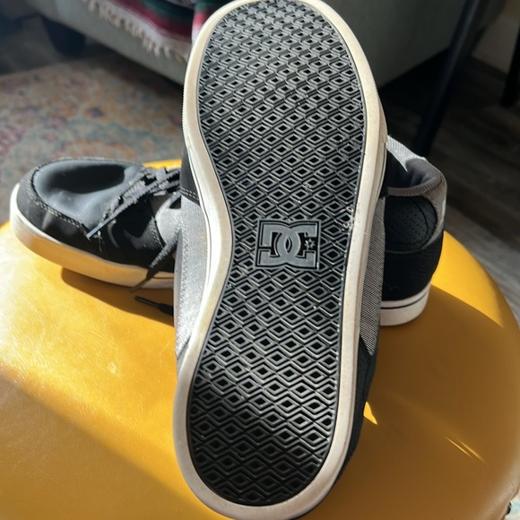 Mens DC skateboarding runners - Picture 4 of 6